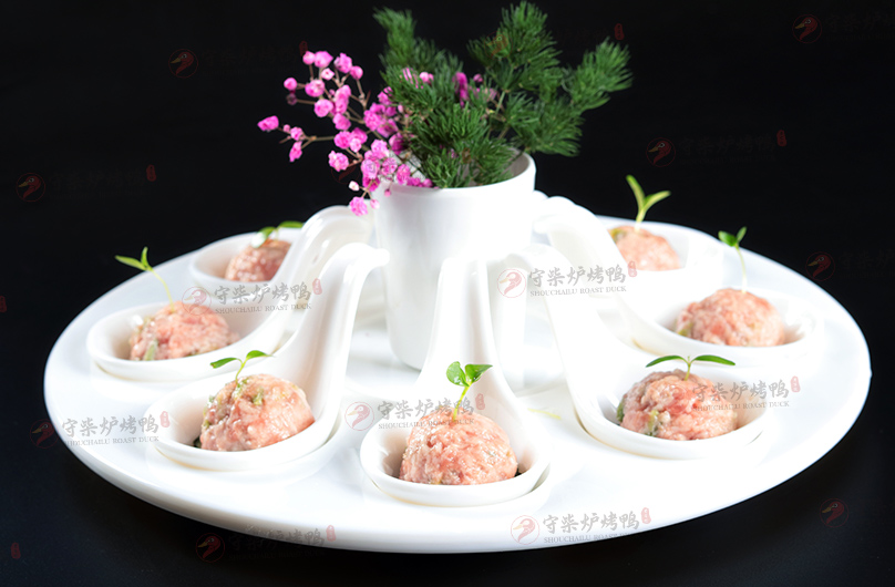贡菜猪肉丸